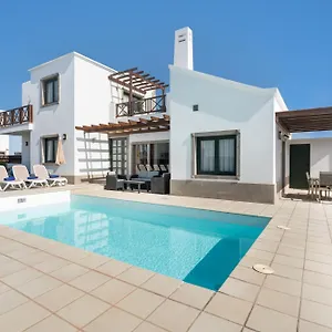 Camelot Homes By Livvo Villa Playa Blanca (Lanzarote)